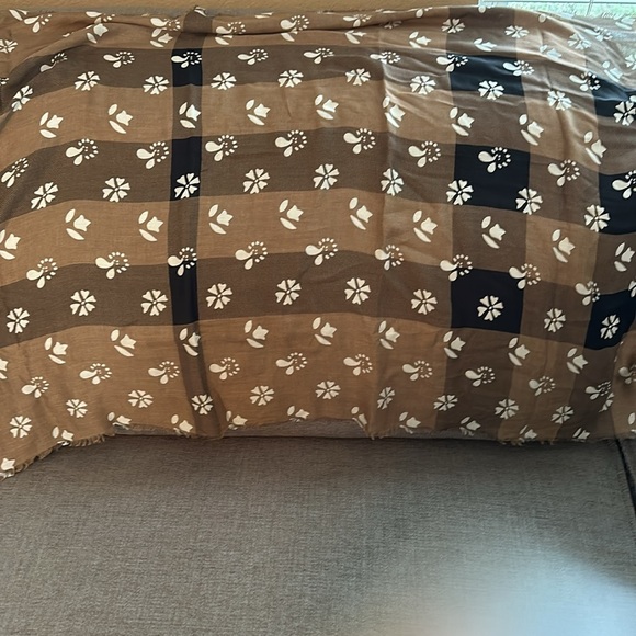 Burberry Scarf 64x28’ Brown Black Tan Cream colored Beautiful EUC - Picture 5 of 7